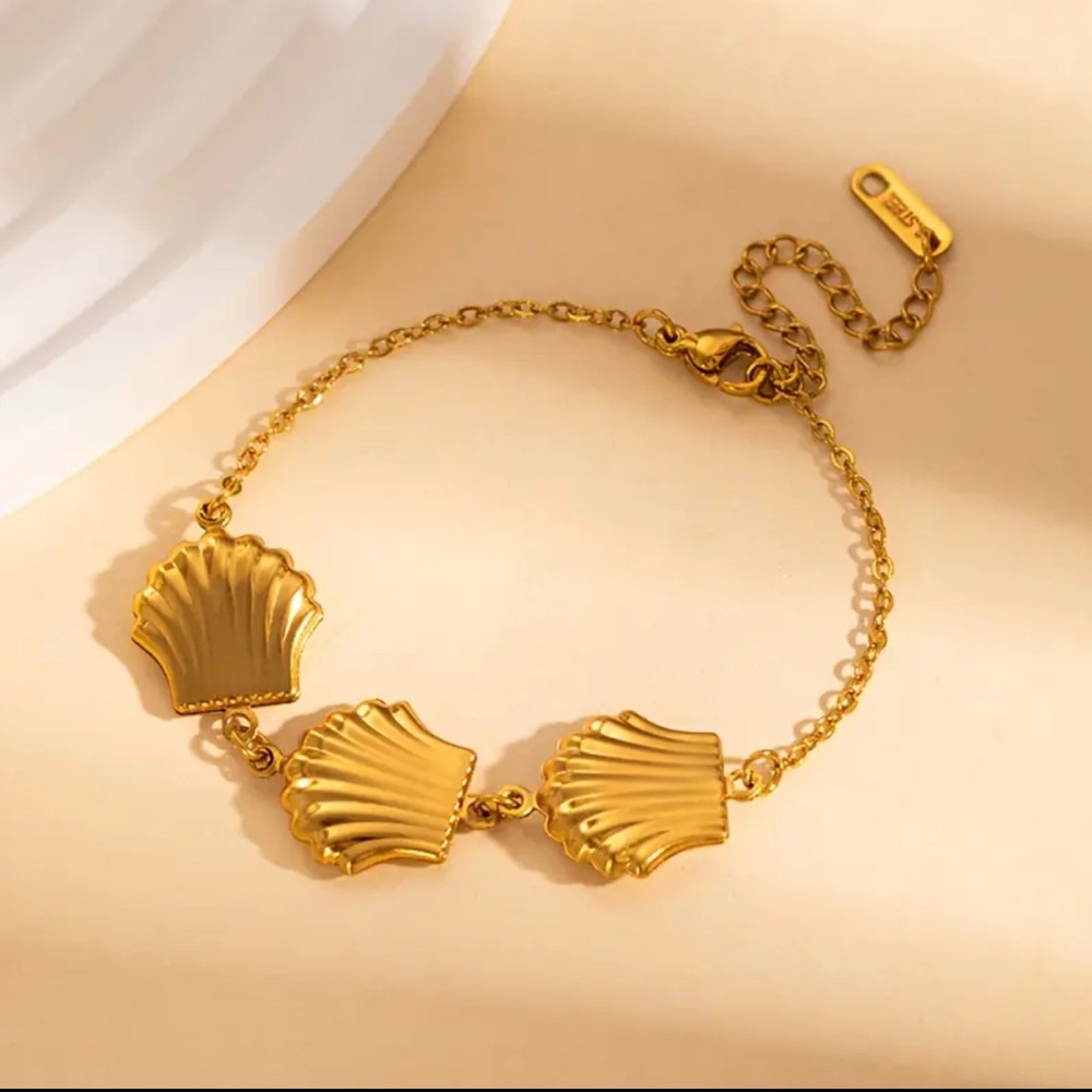 Chic 18k Gold plated stainless steel Shell Bracelet